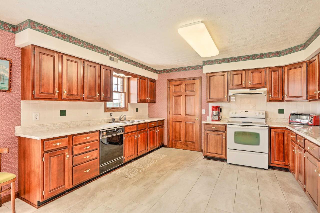 הוילה Charming Williamstown Retreat With Private Yard מראה חיצוני תמונה
