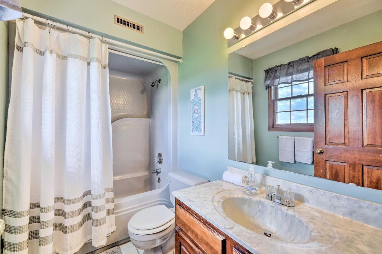 הוילה Charming Williamstown Retreat With Private Yard מראה חיצוני תמונה